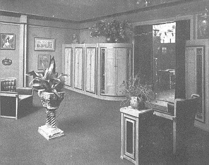 Art Galleries for F. H. Bresler Company, sales room
George M. Niedecken, designer
Manufactured by Niedecken and Wallbridge
Milwaukee, Wisconsin