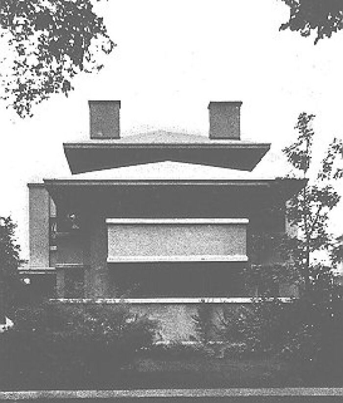 Exterior detail: balcony facade
Duplex apartment houses for Albert Cohn
Walter Burley Griffin and Marion Mahony Griffin,
architects
Chicago, Illinois