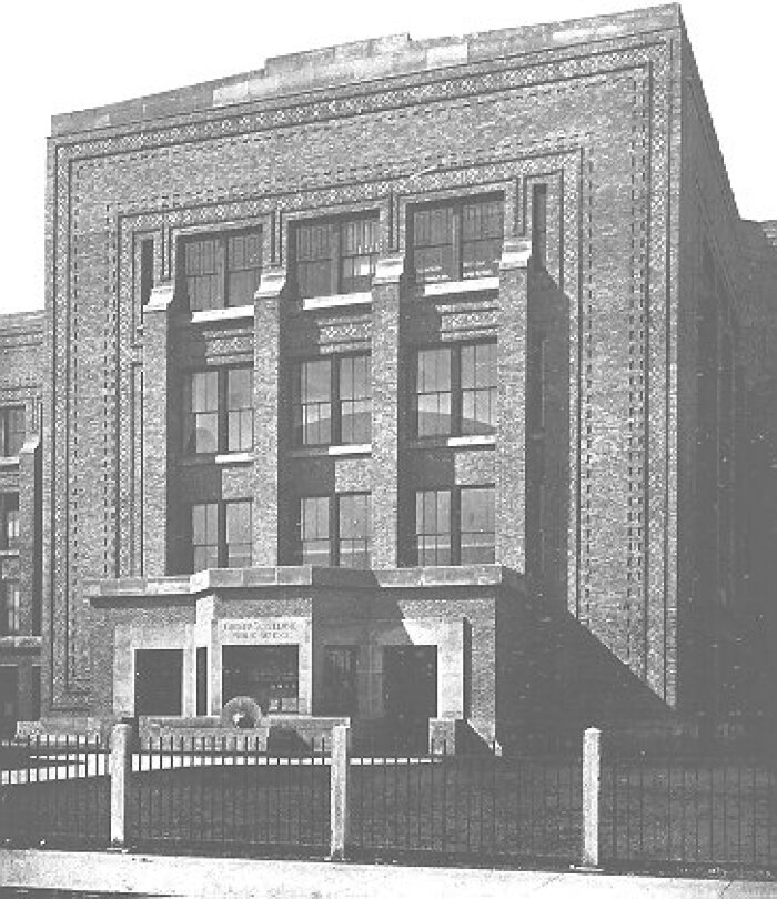 Exterior detail, front entrance and main facade
Grover Cleveland School
Dwight H. Perkins, architect
Chicago, Illinois
