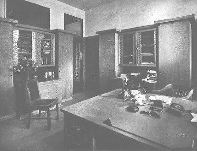 Interior, office
Offices for P. F. Volland and Company
Walter Burley Griffin and Marion Mahony Griffin,
architects
Mason City, Iowa
