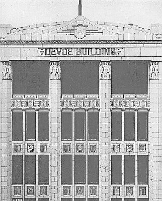Exterior detail, front upper stories
Devoe Building
Hill and Woltersdorf, architects
Chicago, Illinois