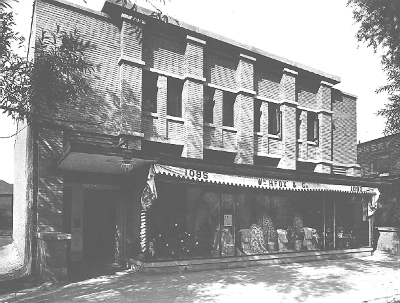 Exterior perspective, store front
Store and Apartment Building
Walter Burley Griffin and Marion Mahony Griffin,
architects
Chicago, Illinois