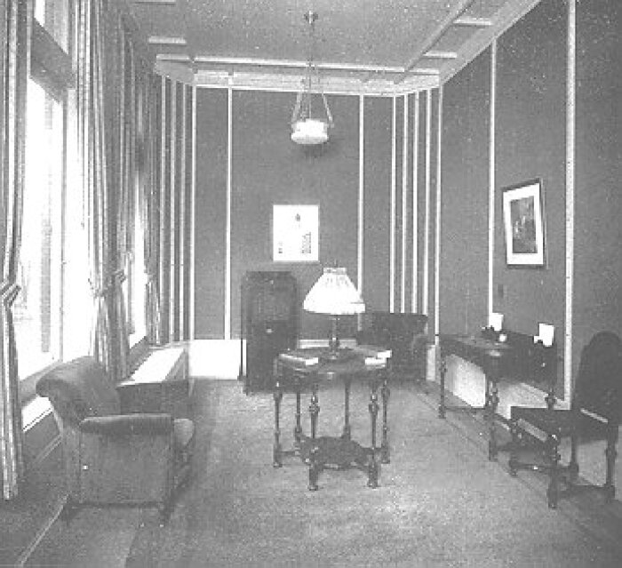 Interior, third floor sales room side view
Edison Shop
Niedecken and Wallbridge, interior designers
Detroit, Michigan