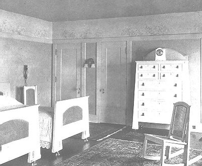 Interior, bedroom
Summer house for E. L. King ("Rockledge")
George W. Maher, architect
Winona, Minnesota